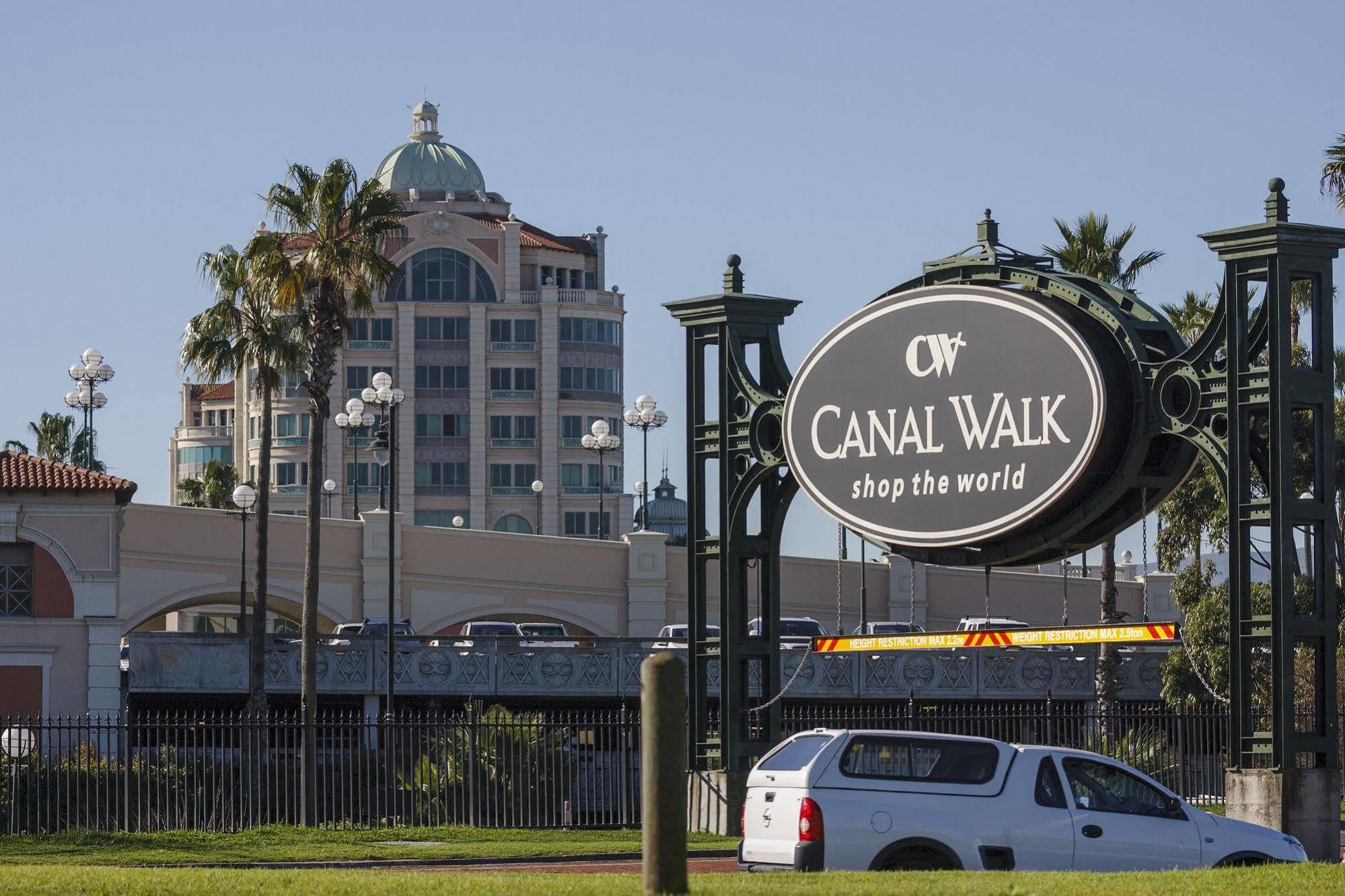 Island Club Hotel & Apartments Cape Town Exterior photo